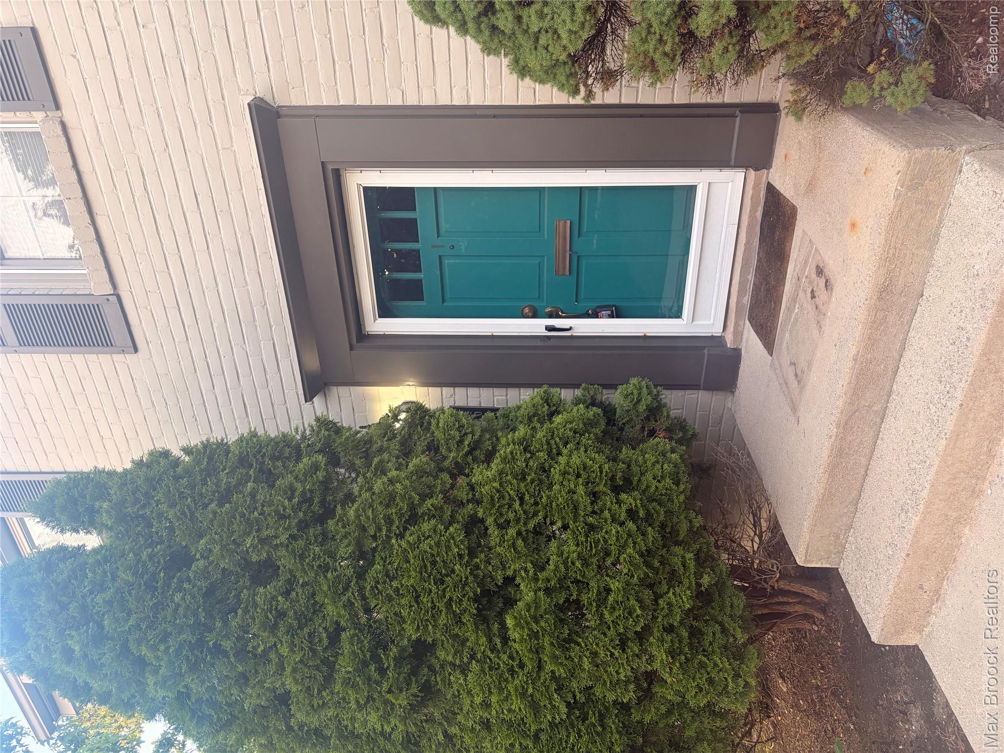 1682 Graefield Road Property Photo 2