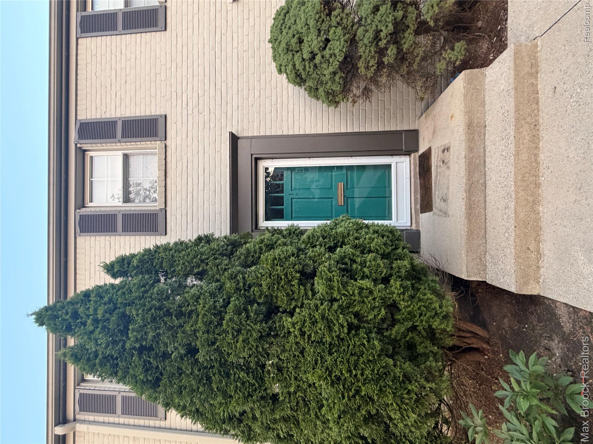 1682 Graefield Road Property Photo 3