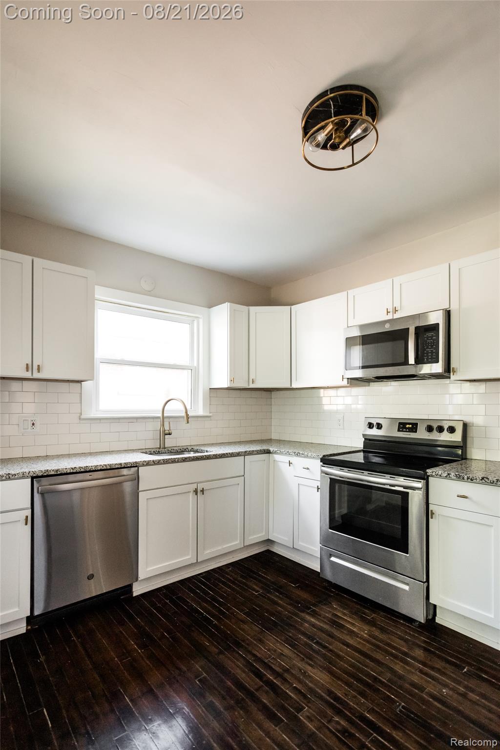 351 Chalmers Street Property Photo 8