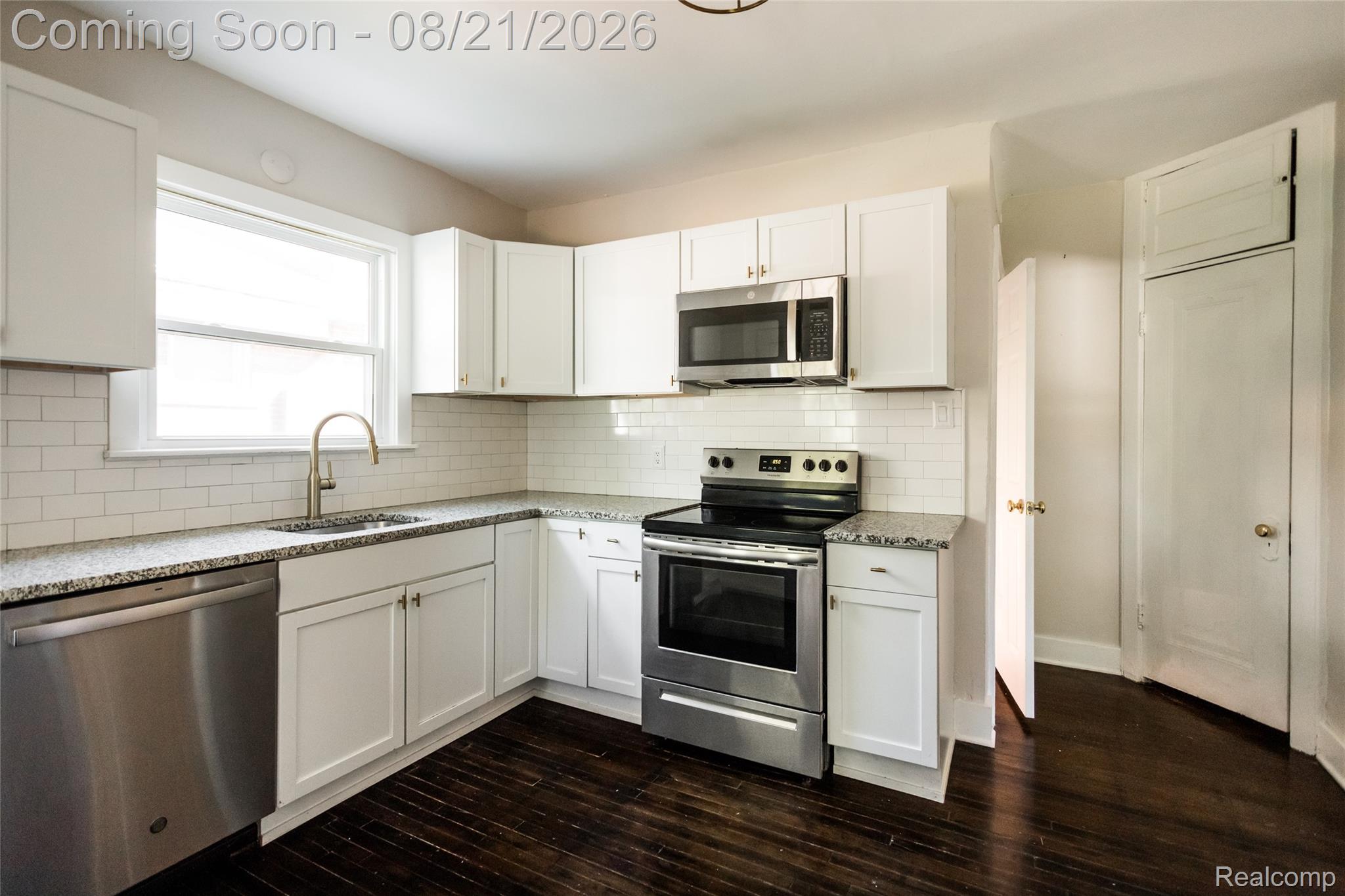 351 Chalmers Street Property Photo 9