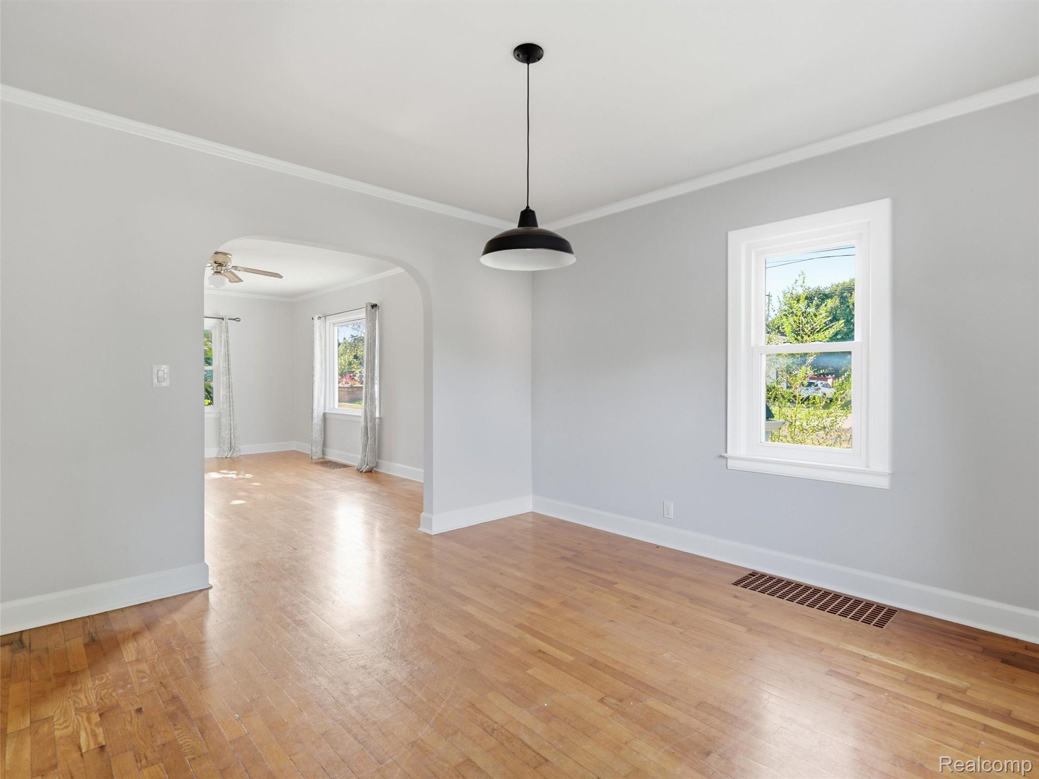 529 E Broad Street Property Photo 5