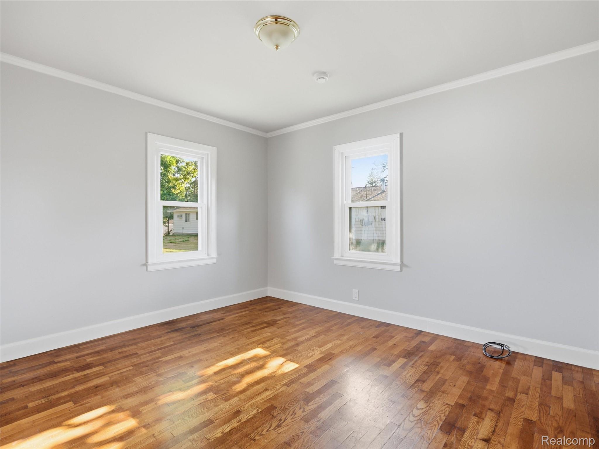 529 E Broad Street Property Photo 6
