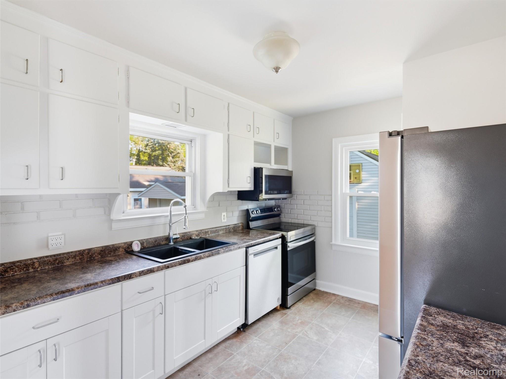 529 E Broad Street Property Photo 7