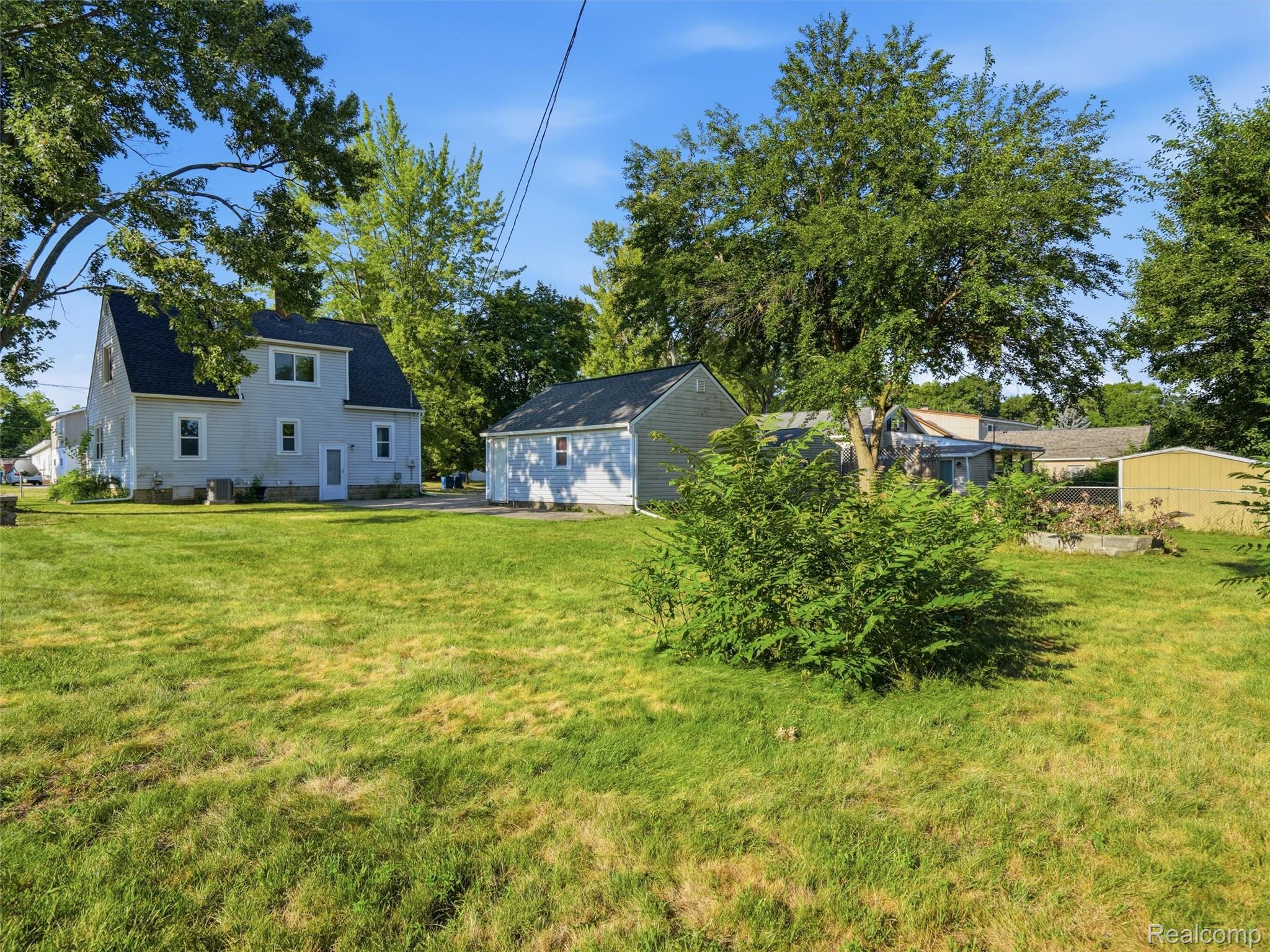 529 E Broad Street Property Photo 16