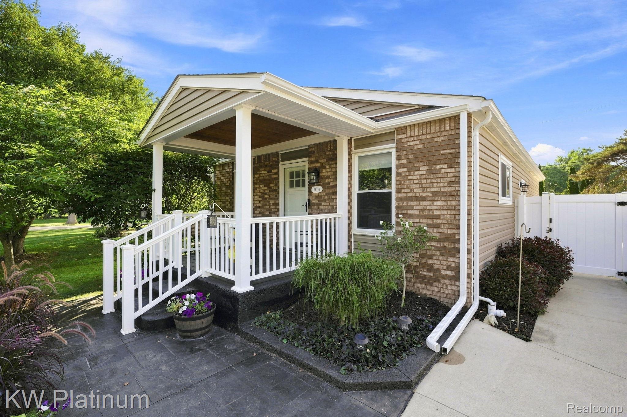 36776 Jefferson Avenue Property Photo 1