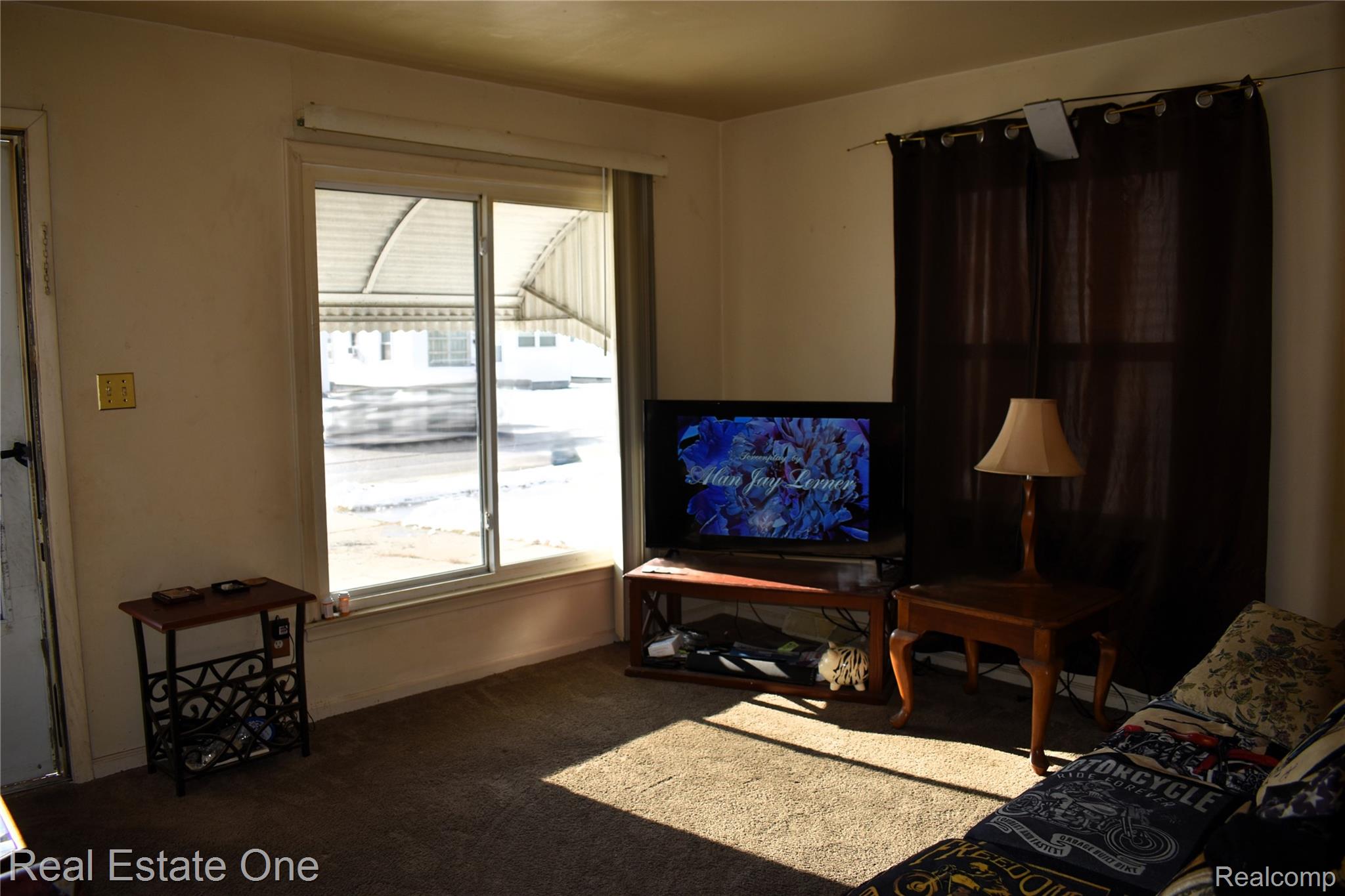 11327 Sherman Avenue Property Photo 4