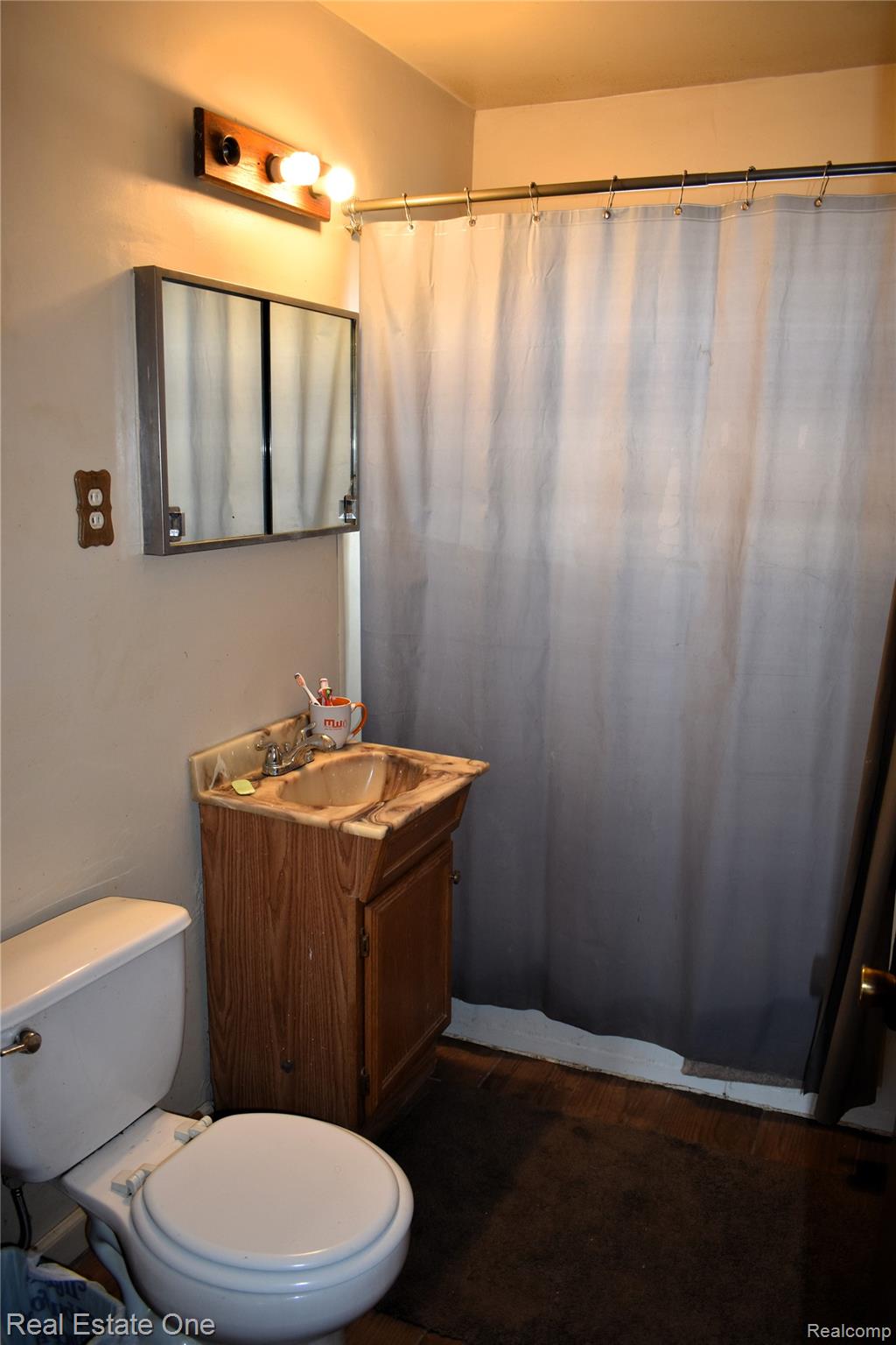 11327 Sherman Avenue Property Photo 5