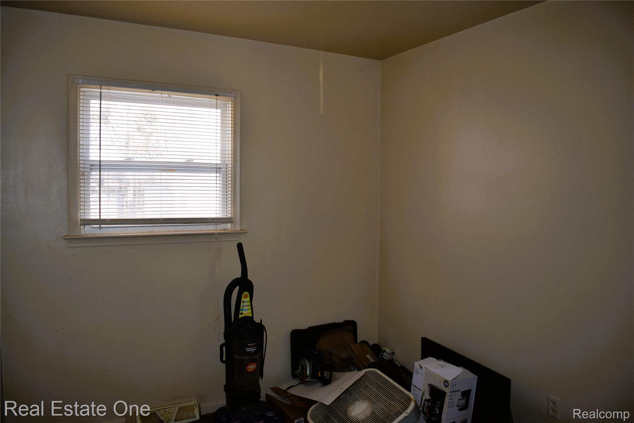 11327 Sherman Avenue Property Photo 8