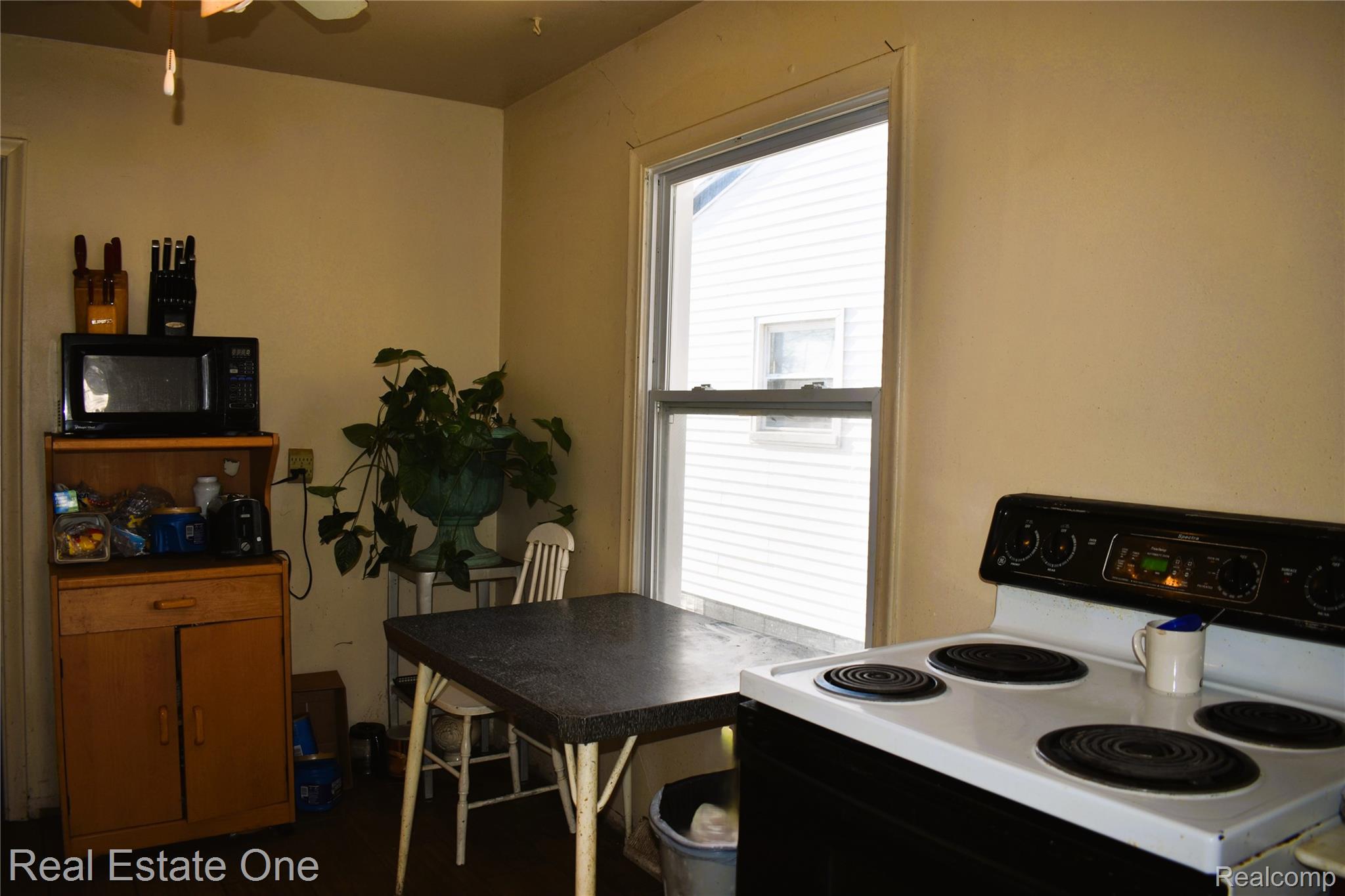 11327 Sherman Avenue Property Photo 10