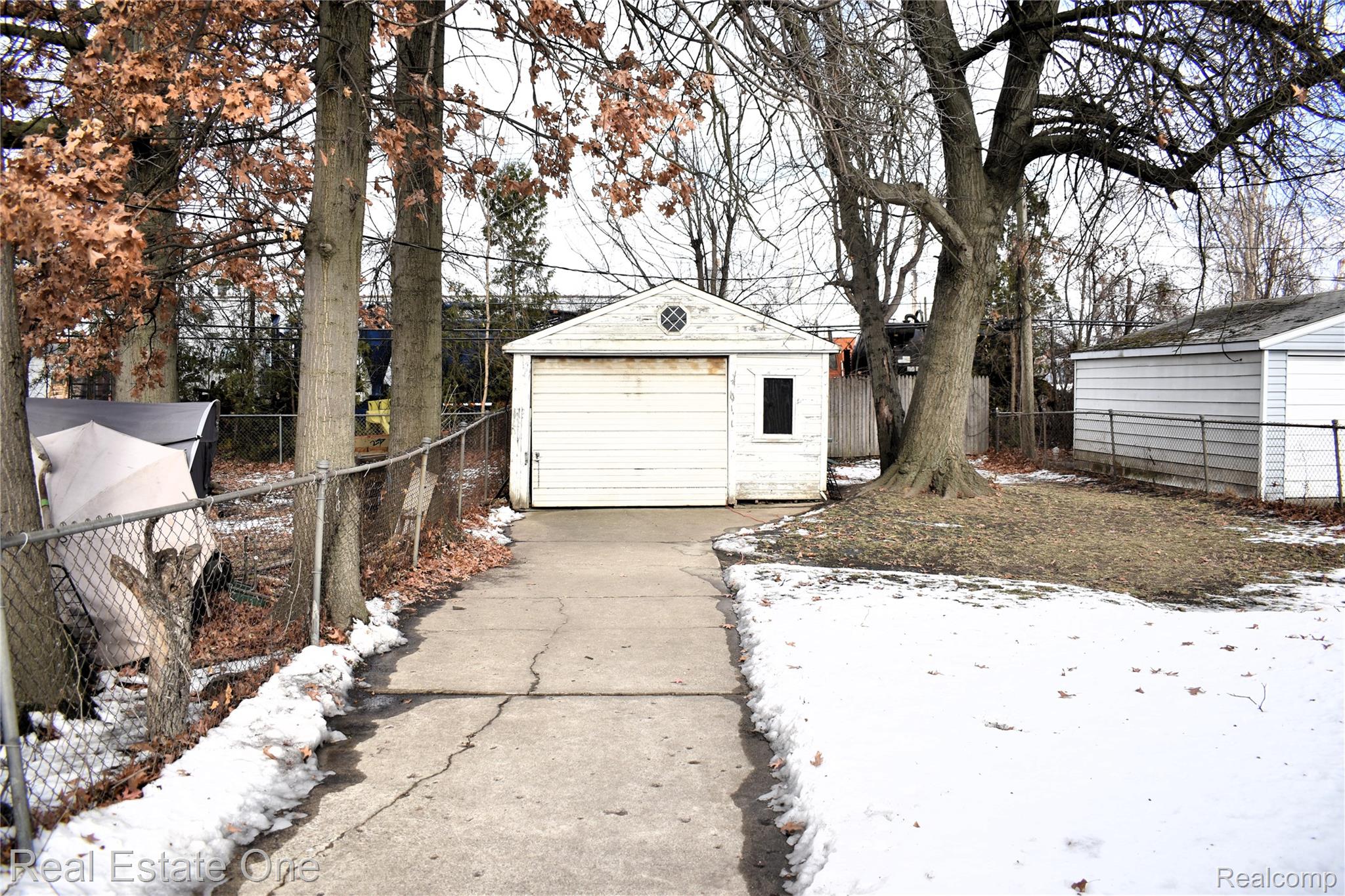 11327 Sherman Avenue Property Photo 13