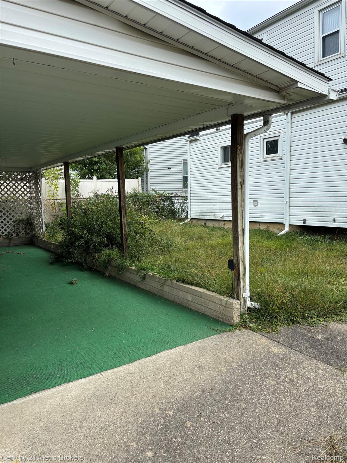 750 Ingleside Avenue Property Photo 3