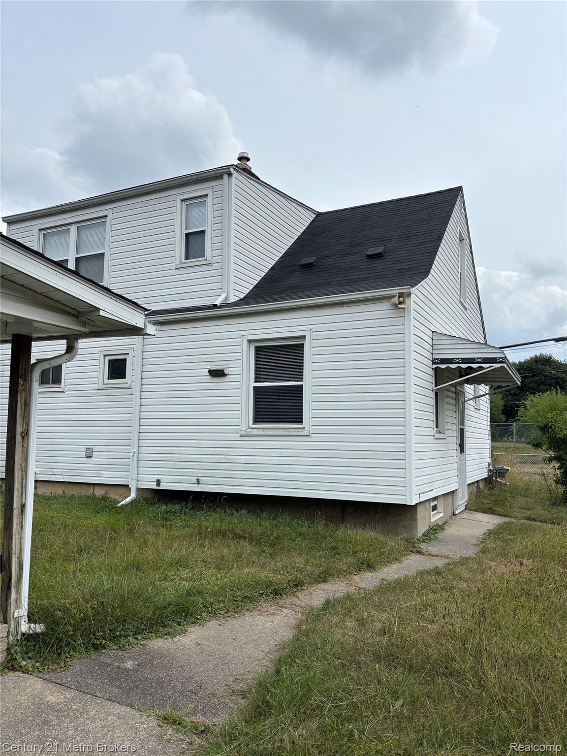 750 Ingleside Avenue Property Photo 4