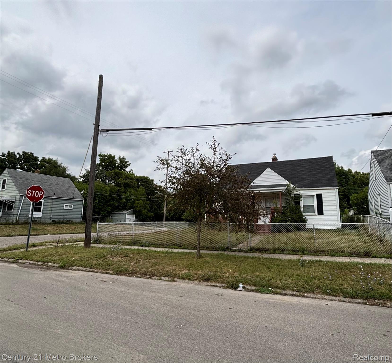 750 Ingleside Avenue Property Photo 5