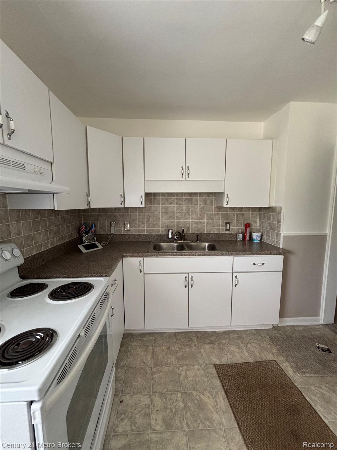 750 Ingleside Avenue Property Photo 6