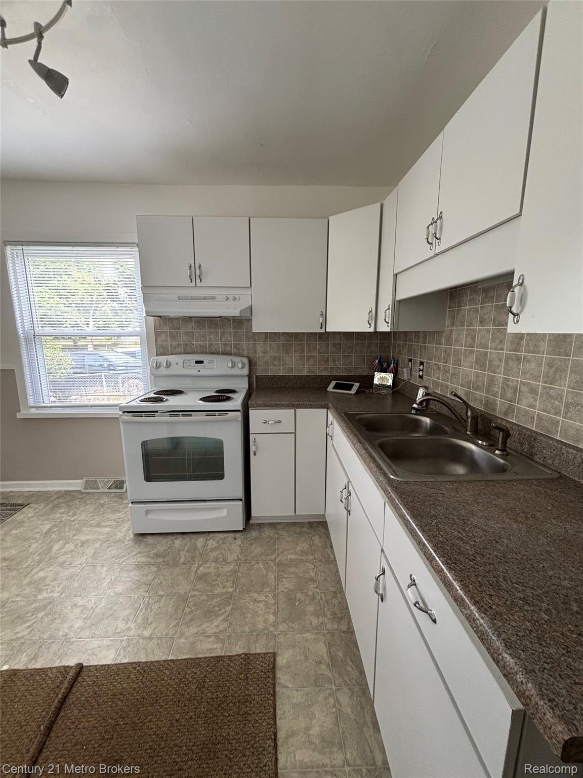 750 Ingleside Avenue Property Photo 7