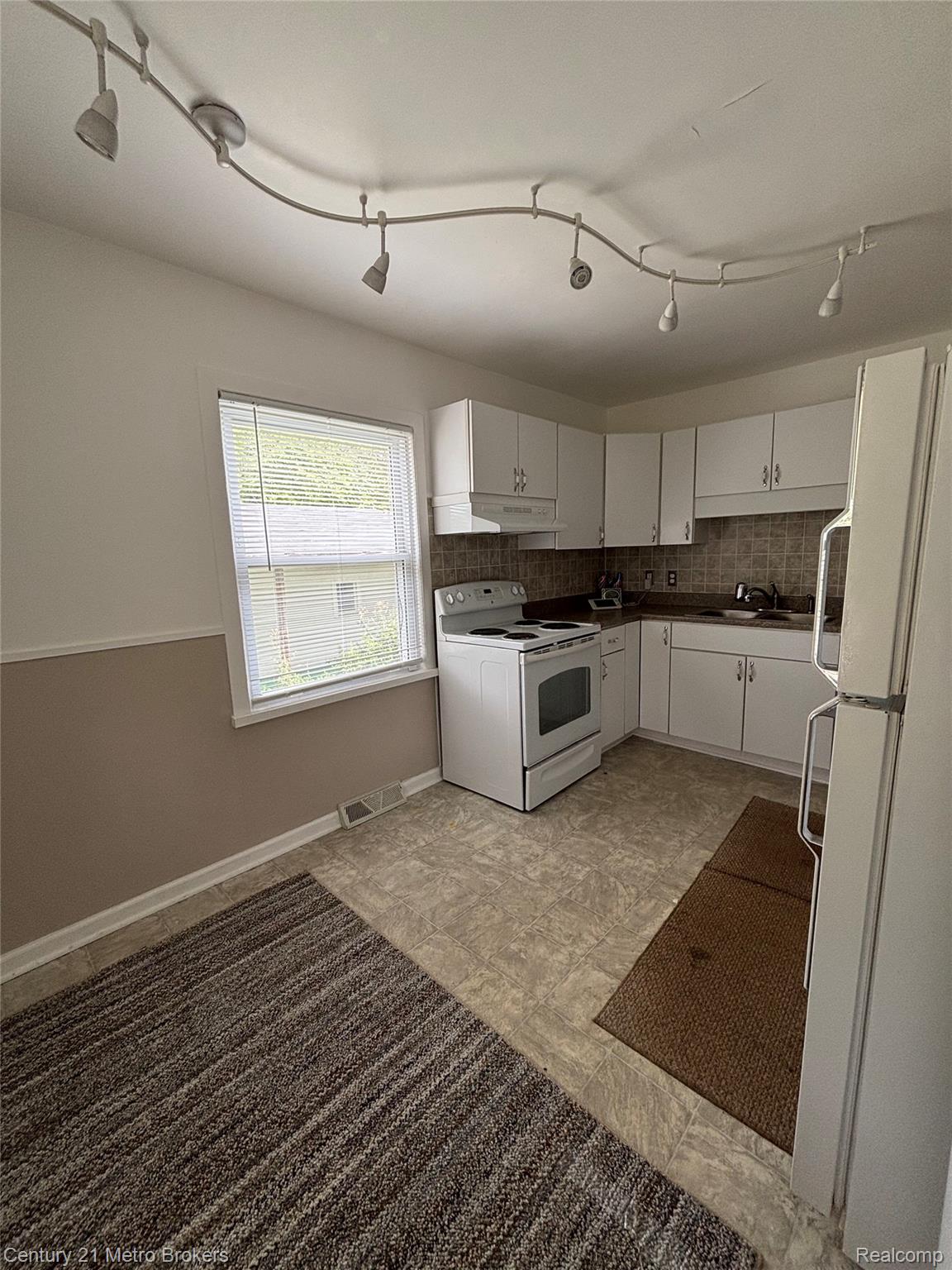 750 Ingleside Avenue Property Photo 8