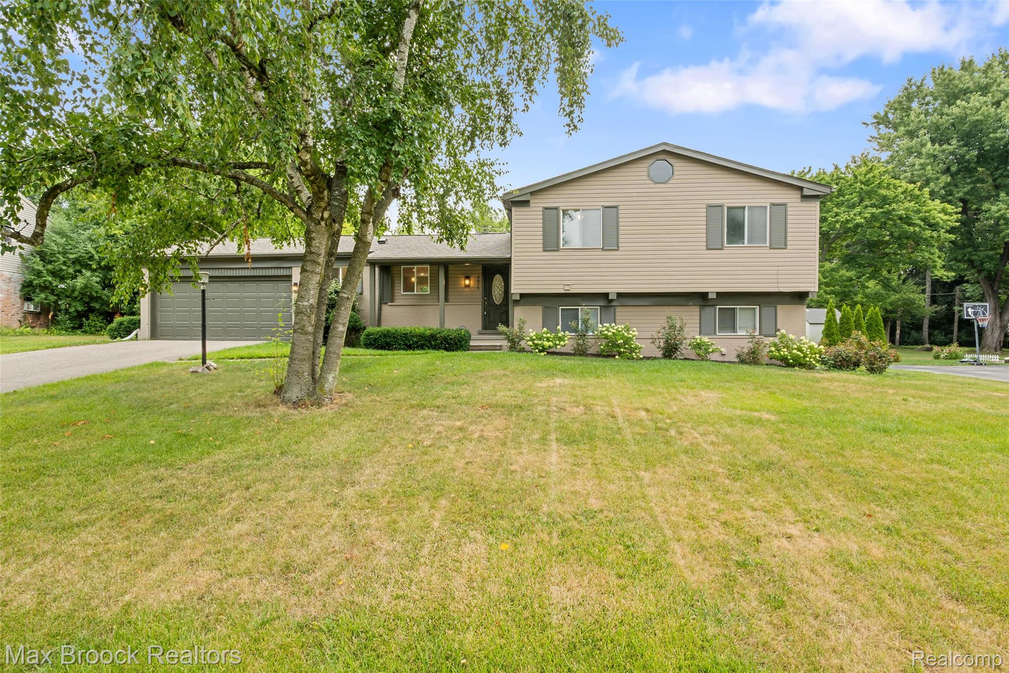 2615 Douglas Drive Property Photo 1