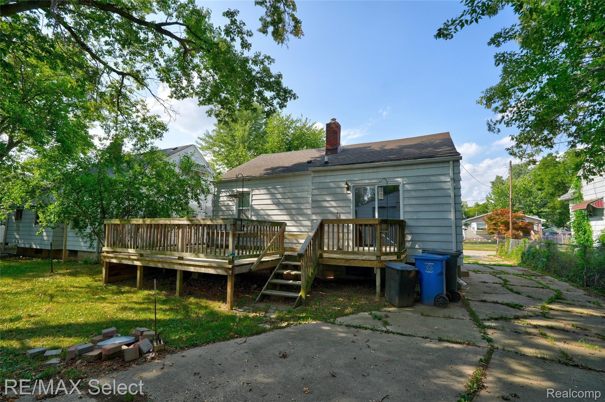 1519 Lincoln Avenue Property Photo 3