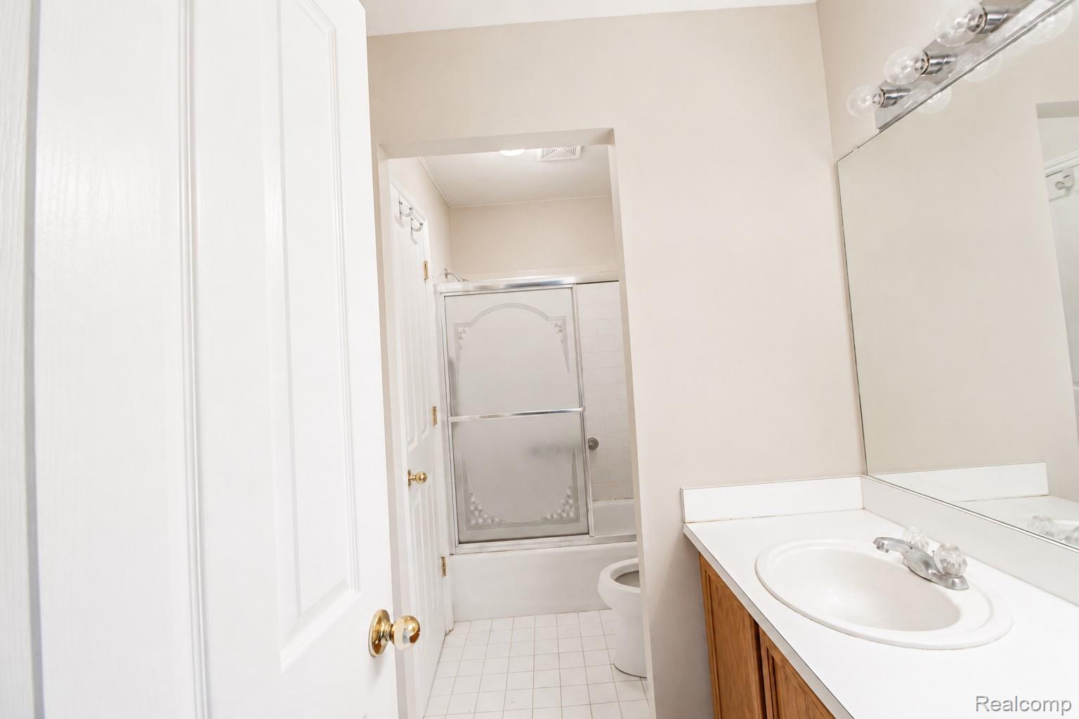2440 Parmenter Boulevard 102 Property Photo 7