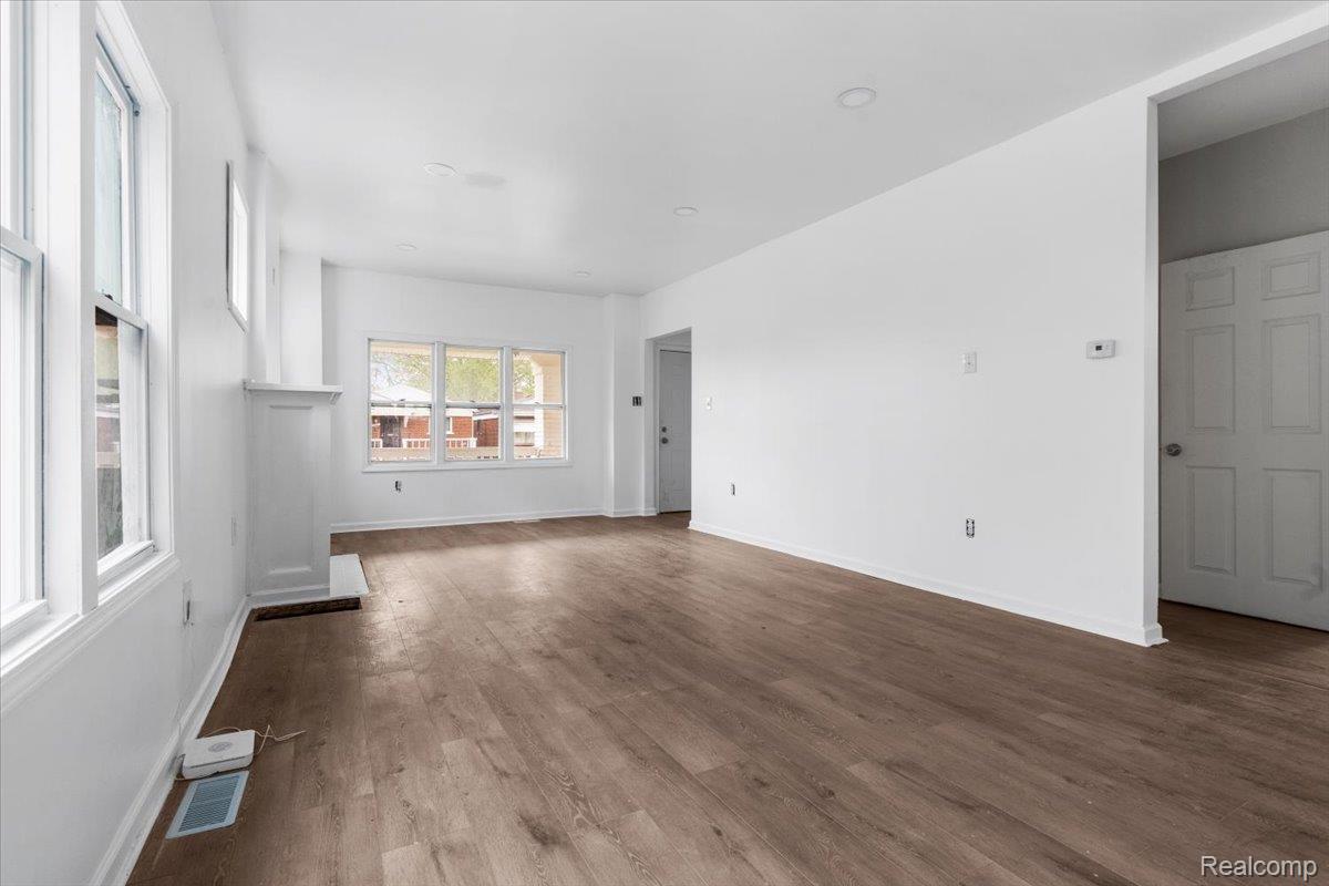 18030 Mackay Street Property Photo 6