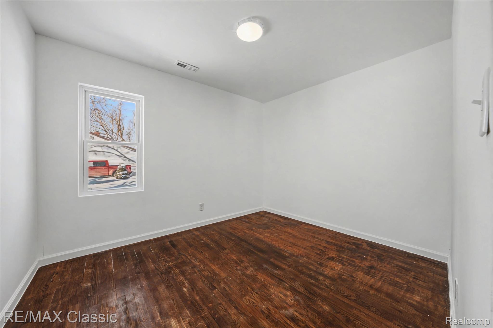 13849 Leonard Avenue Property Photo 15