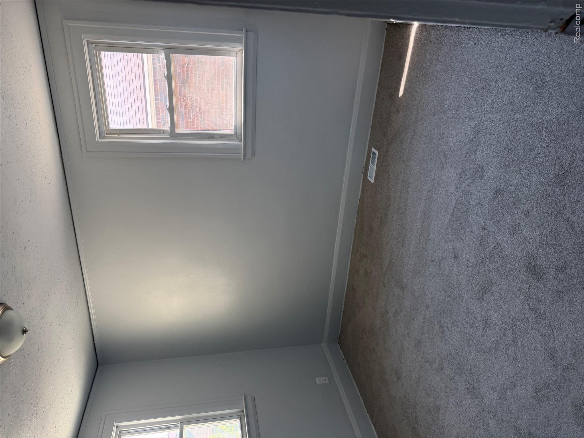 14720 Winthrop Street Property Photo 4