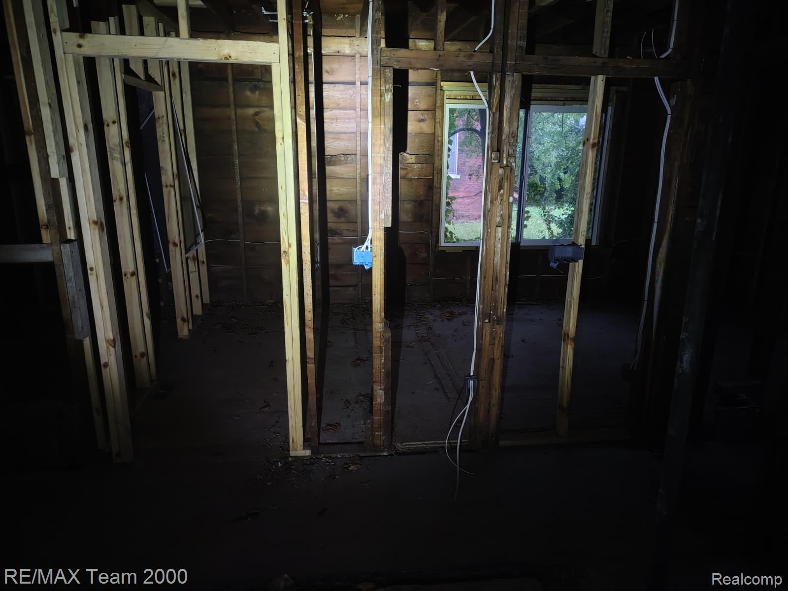 3262 Tuxedo Street Property Photo 4