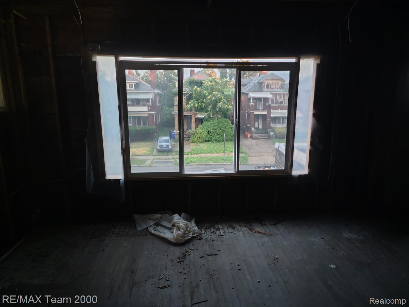 3262 Tuxedo Street Property Photo 10