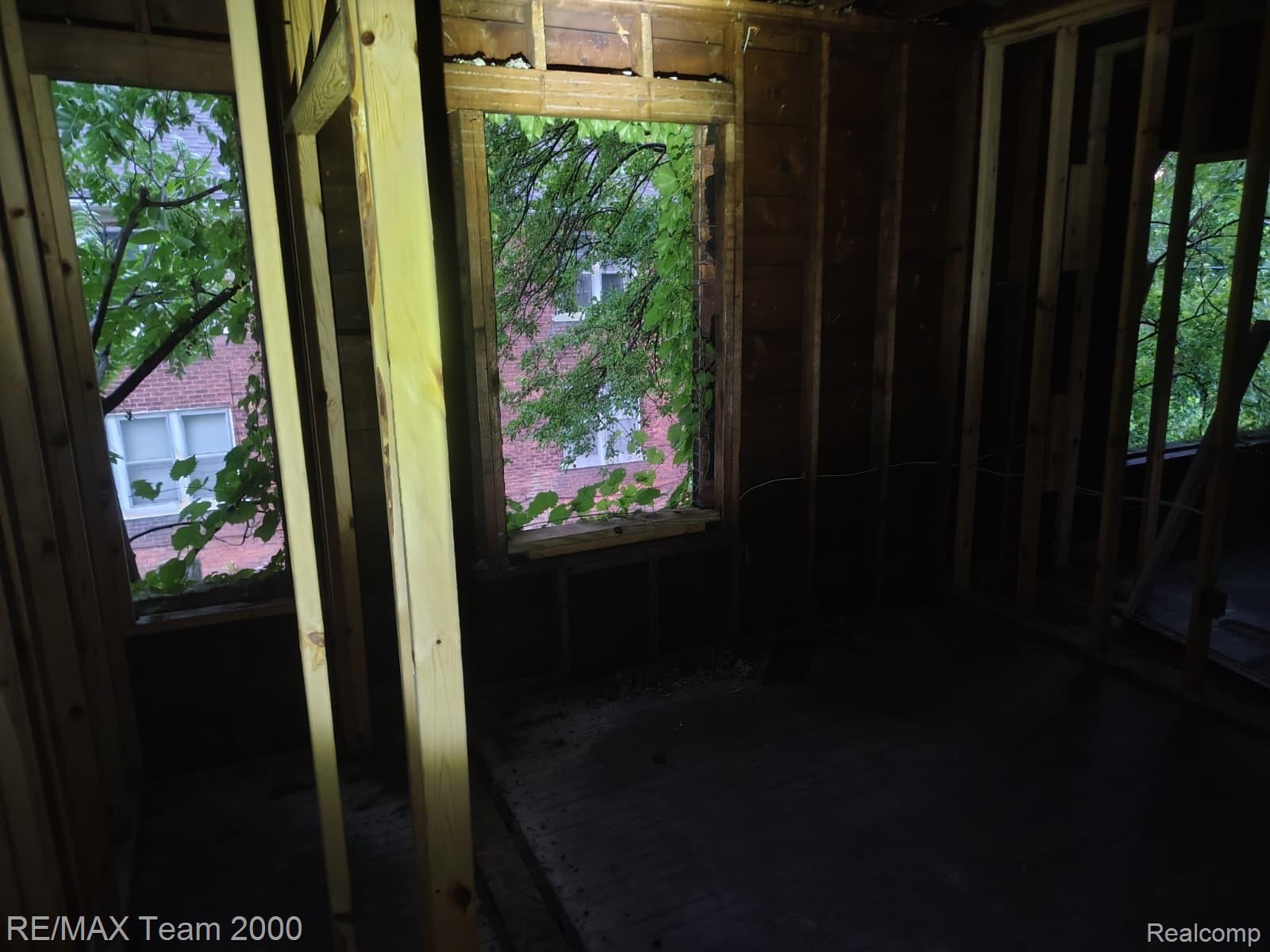 3262 Tuxedo Street Property Photo 22