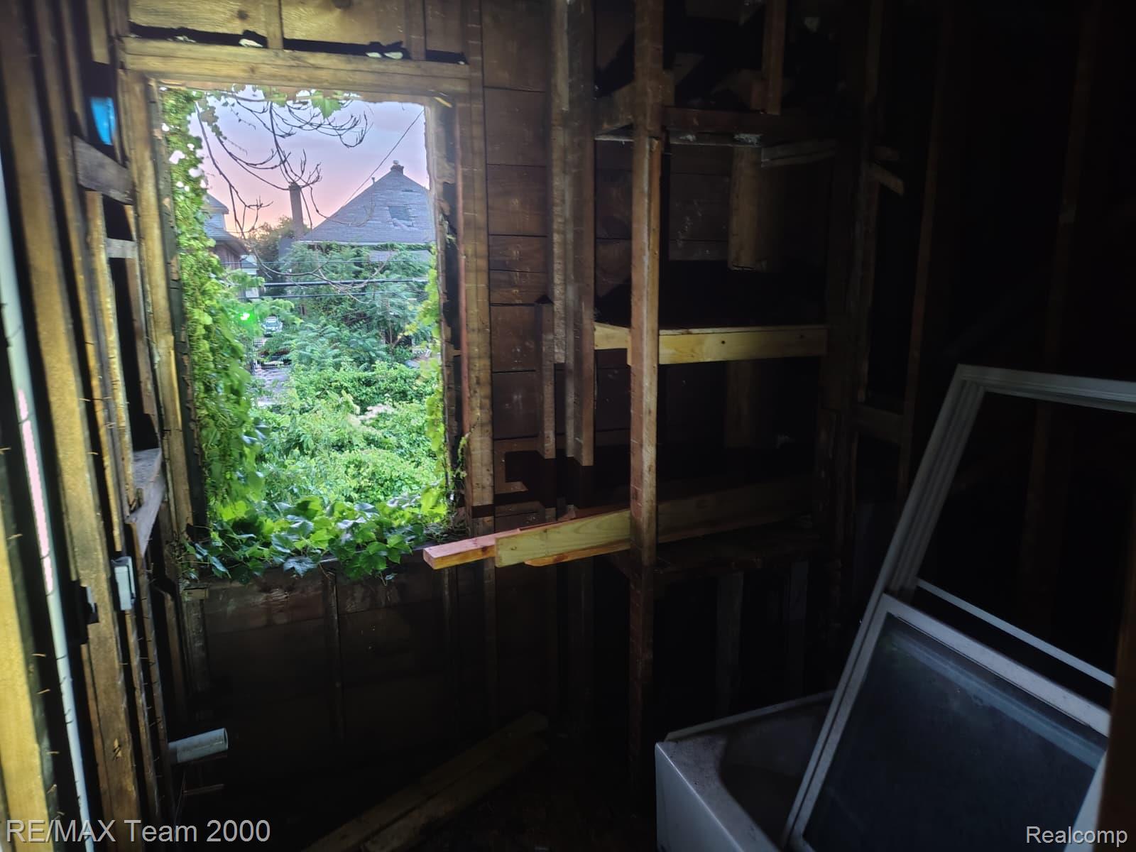 3262 Tuxedo Street Property Photo 30