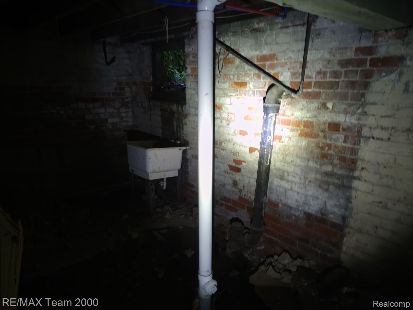 3262 Tuxedo Street Property Photo 39