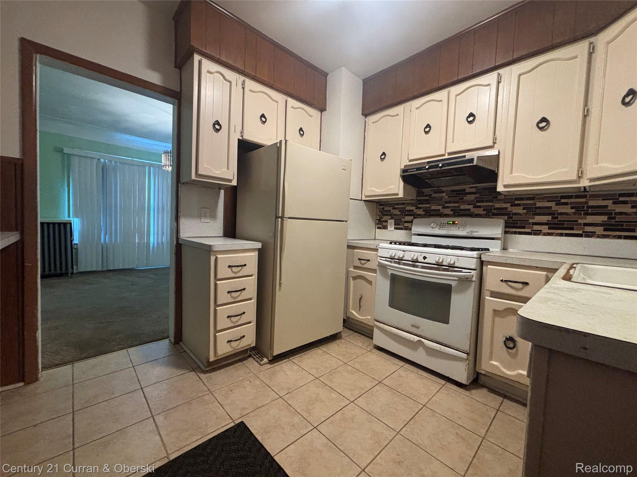 3237 Calvert Street Property Photo 5