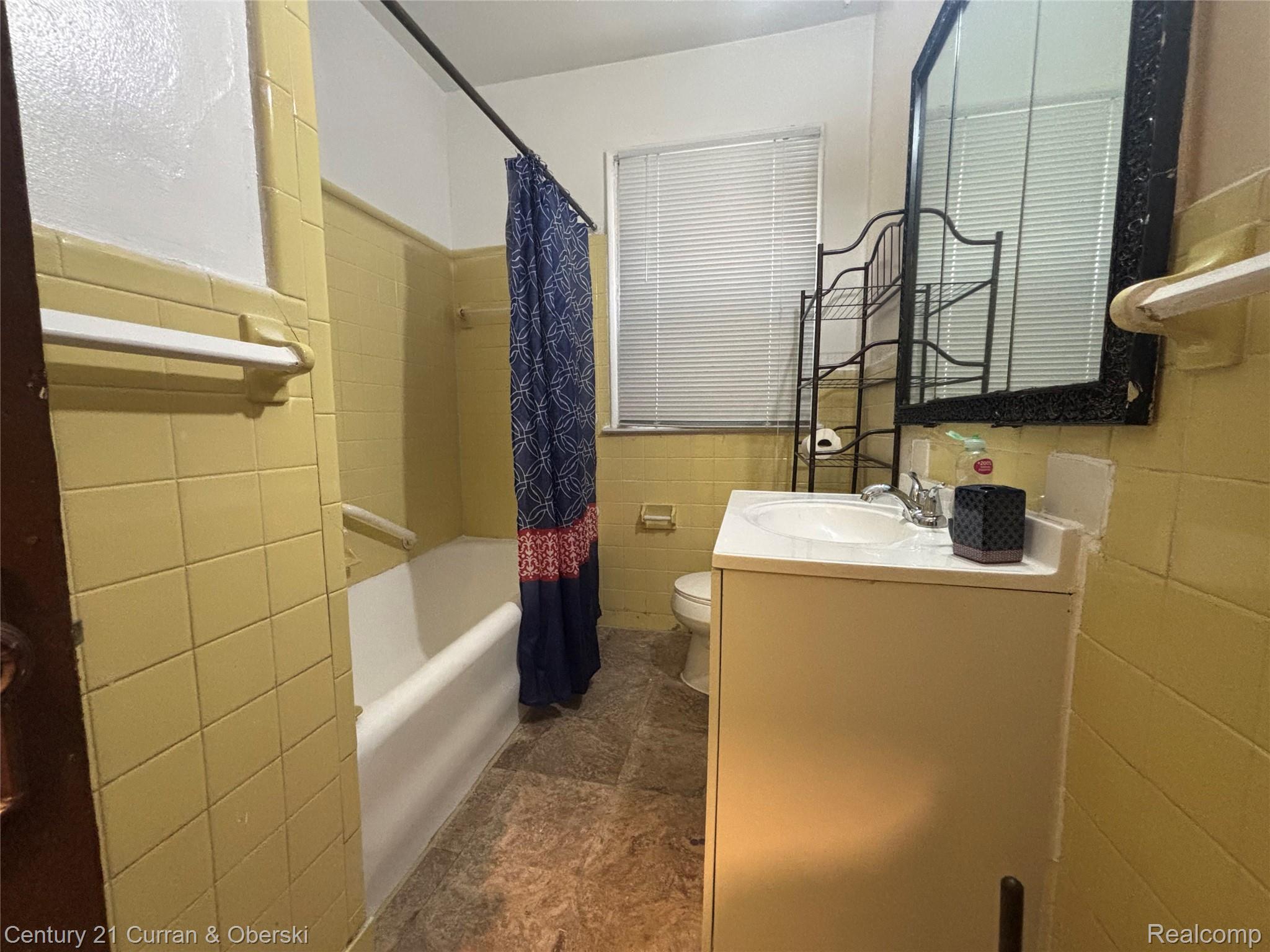 3237 Calvert Street Property Photo 9