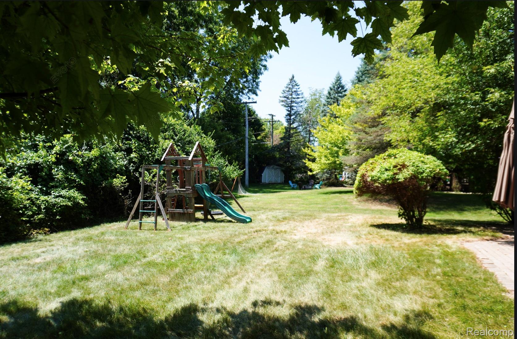 552 Whitney Drive Property Photo 18