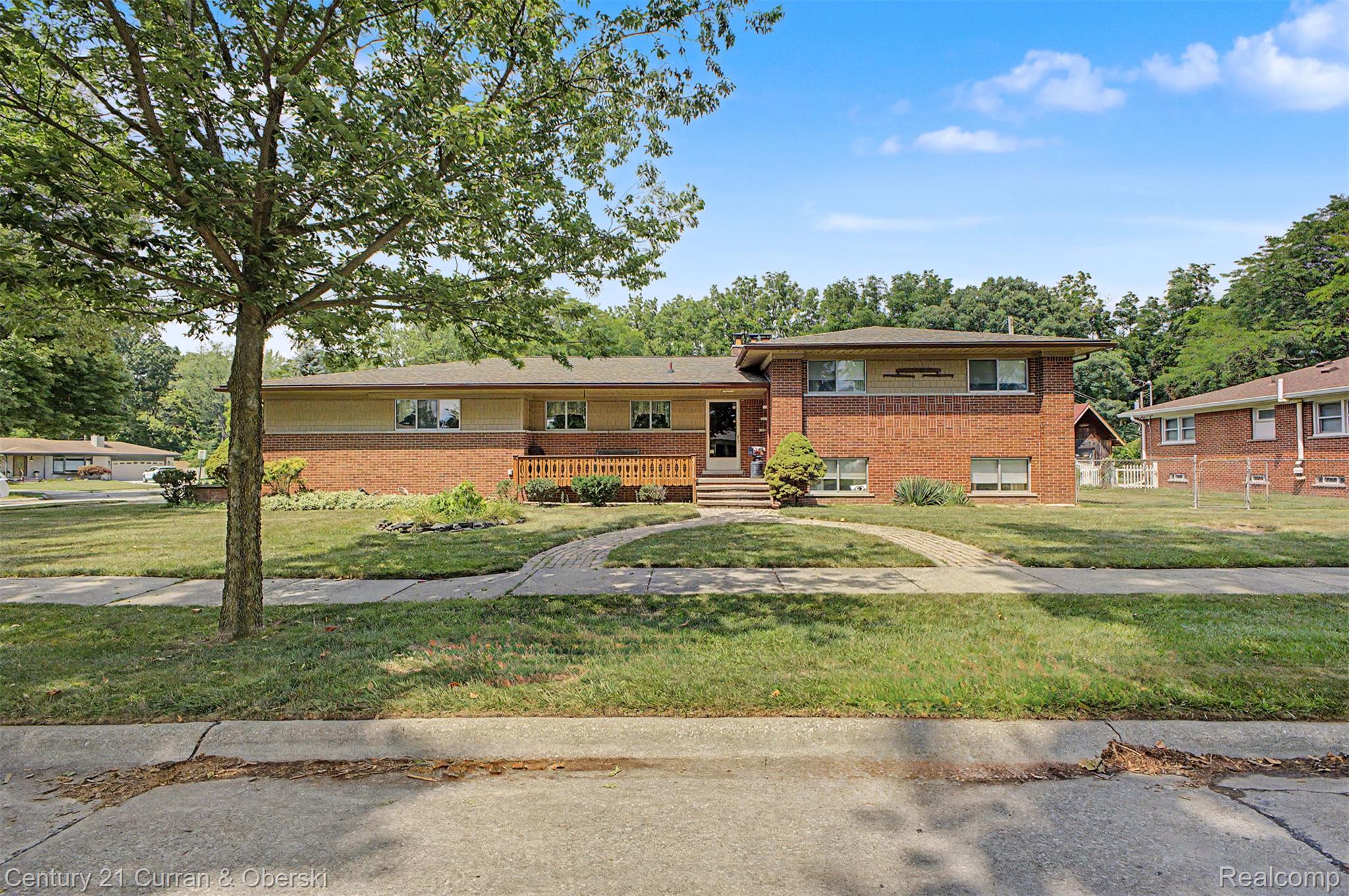 27110 Clairview Drive Property Photo 1
