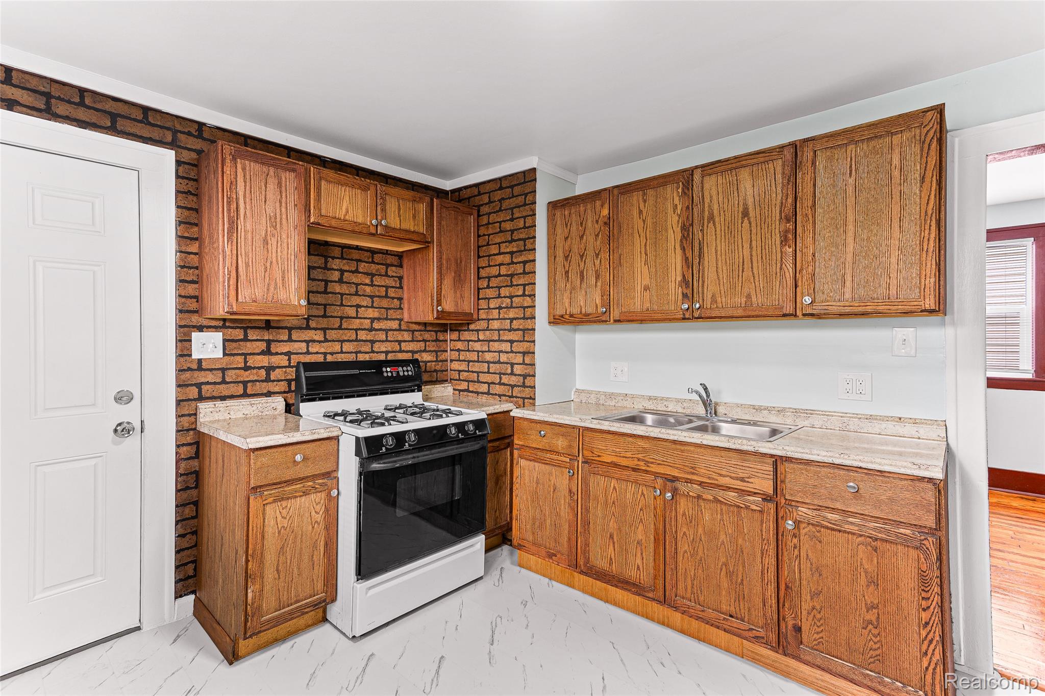 107 Elm Street Property Photo 18