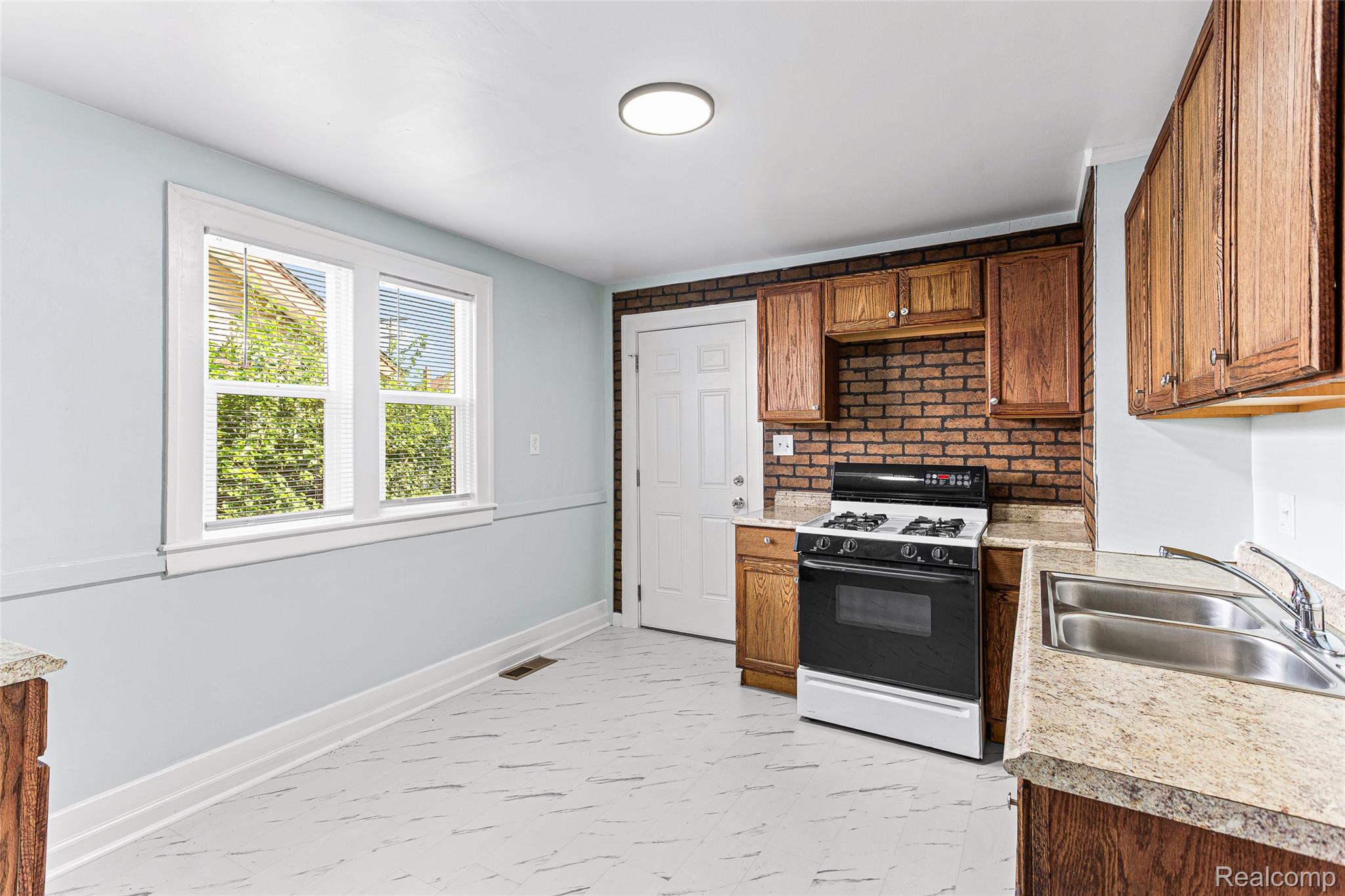 107 Elm Street Property Photo 19
