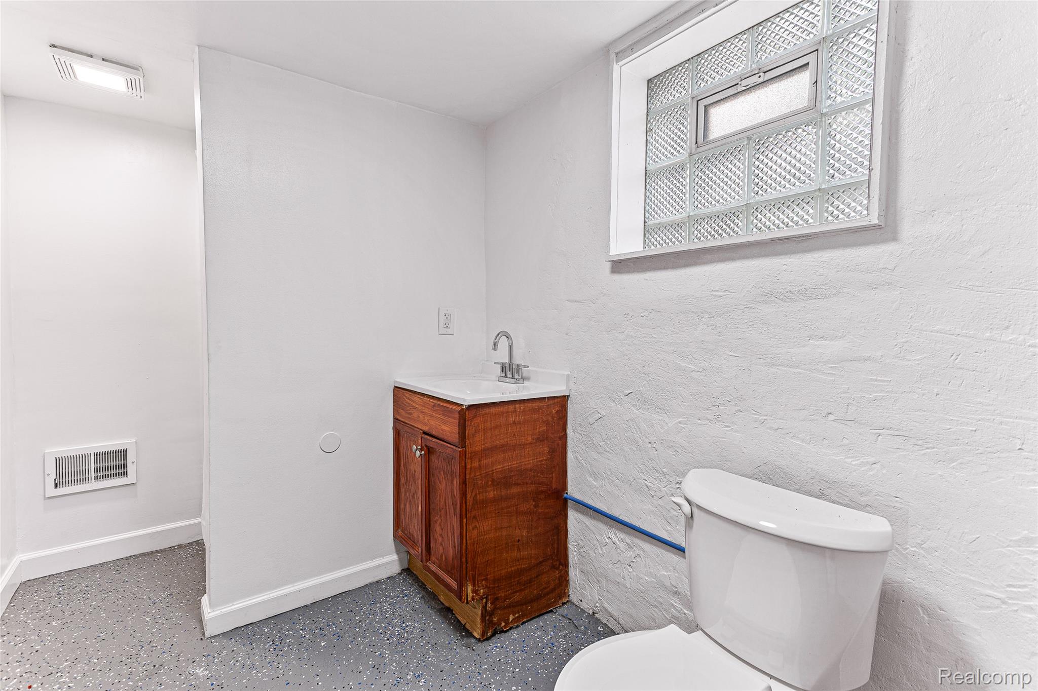 107 Elm Street Property Photo 35