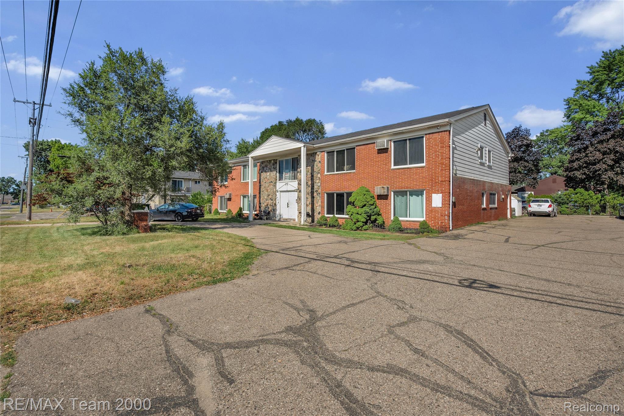 6930 YALE Apt. #5 Street Property Photo 1