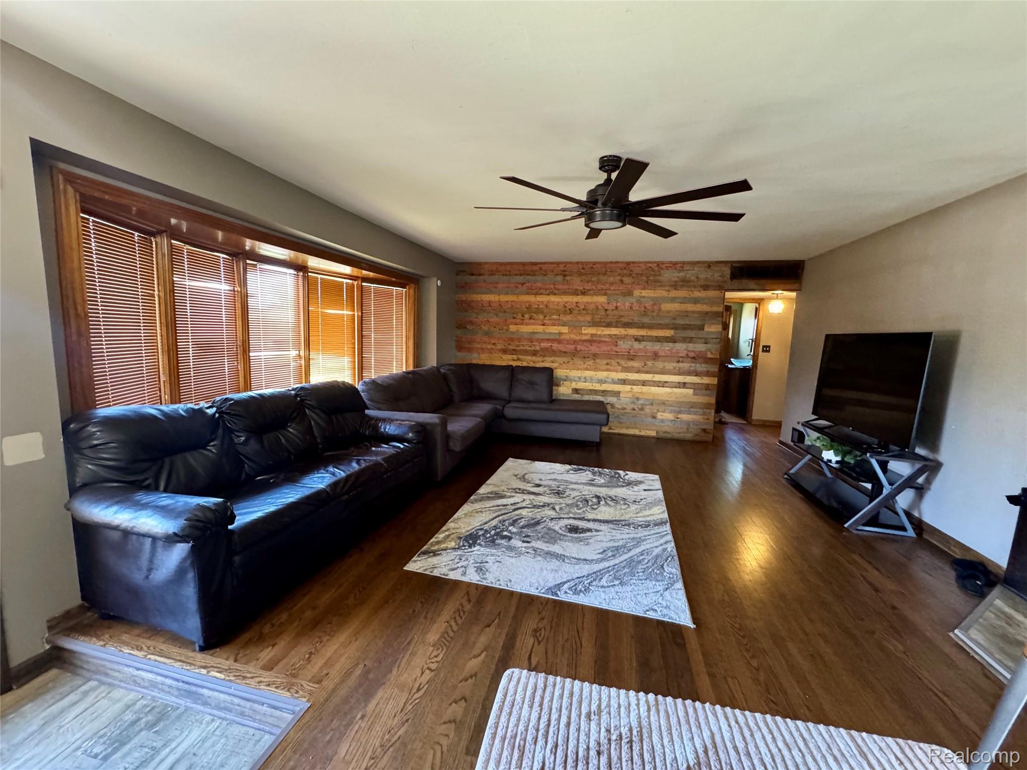13093 Edison Street Property Photo 3