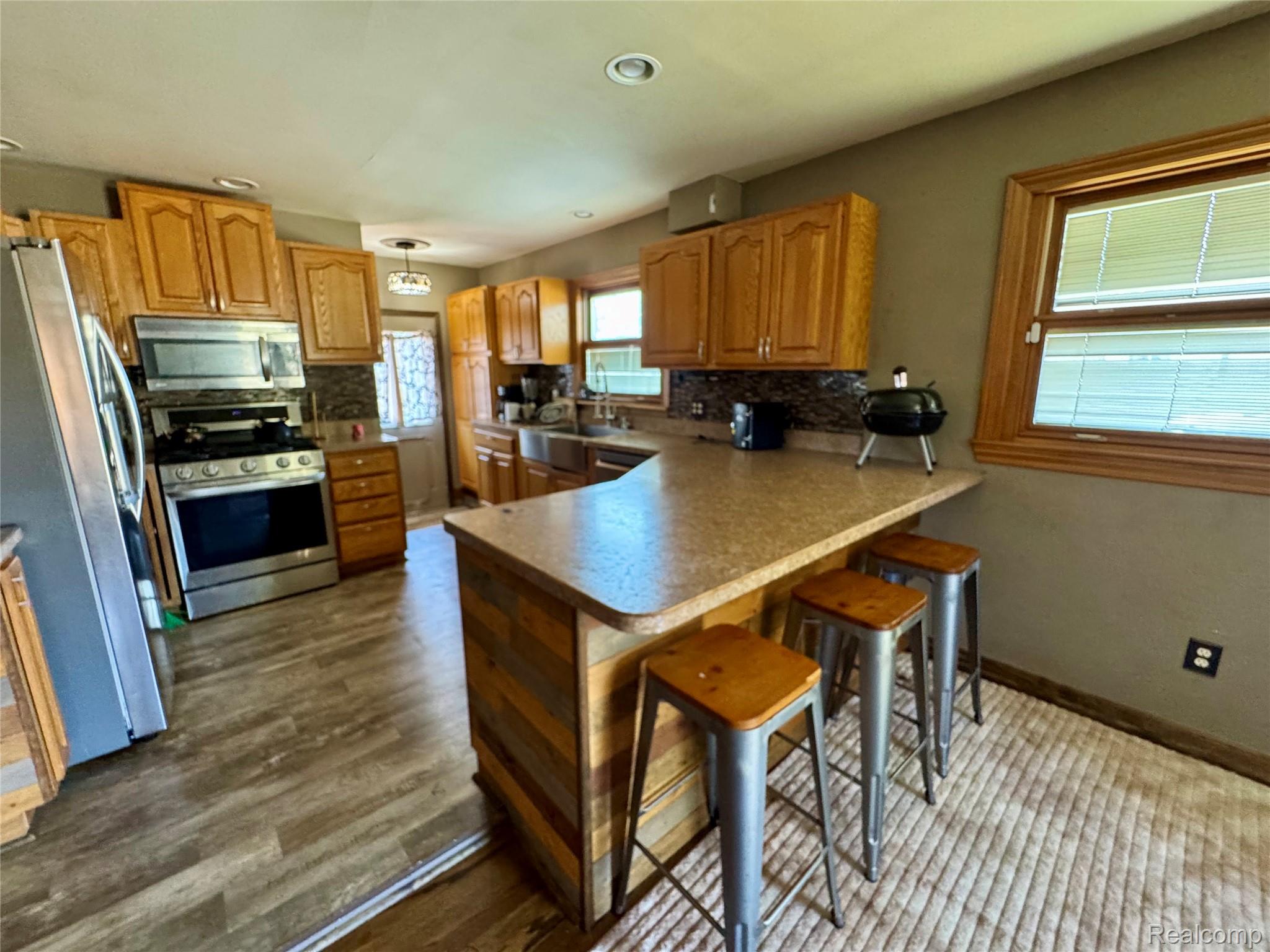13093 Edison Street Property Photo 4