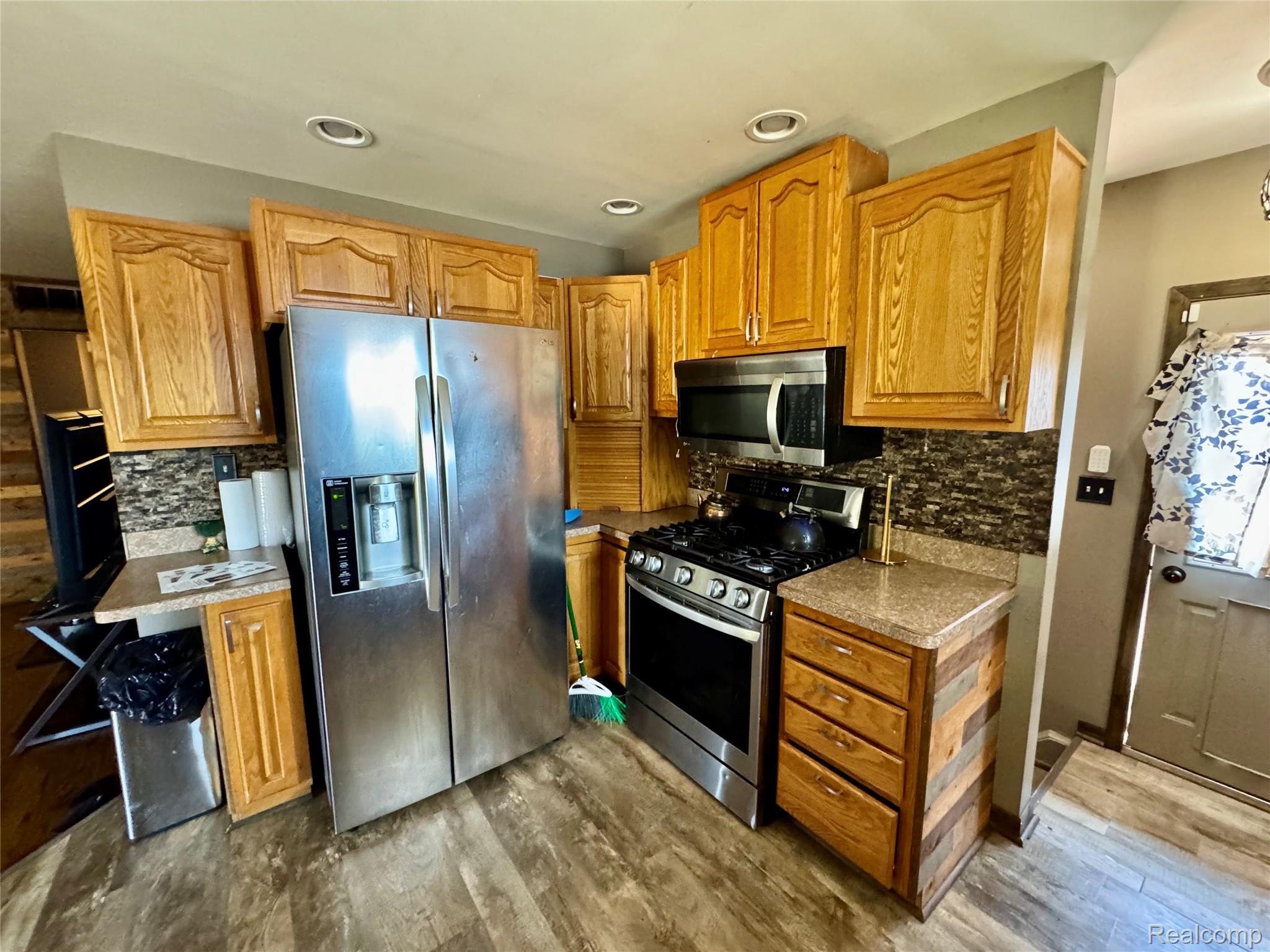 13093 Edison Street Property Photo 5