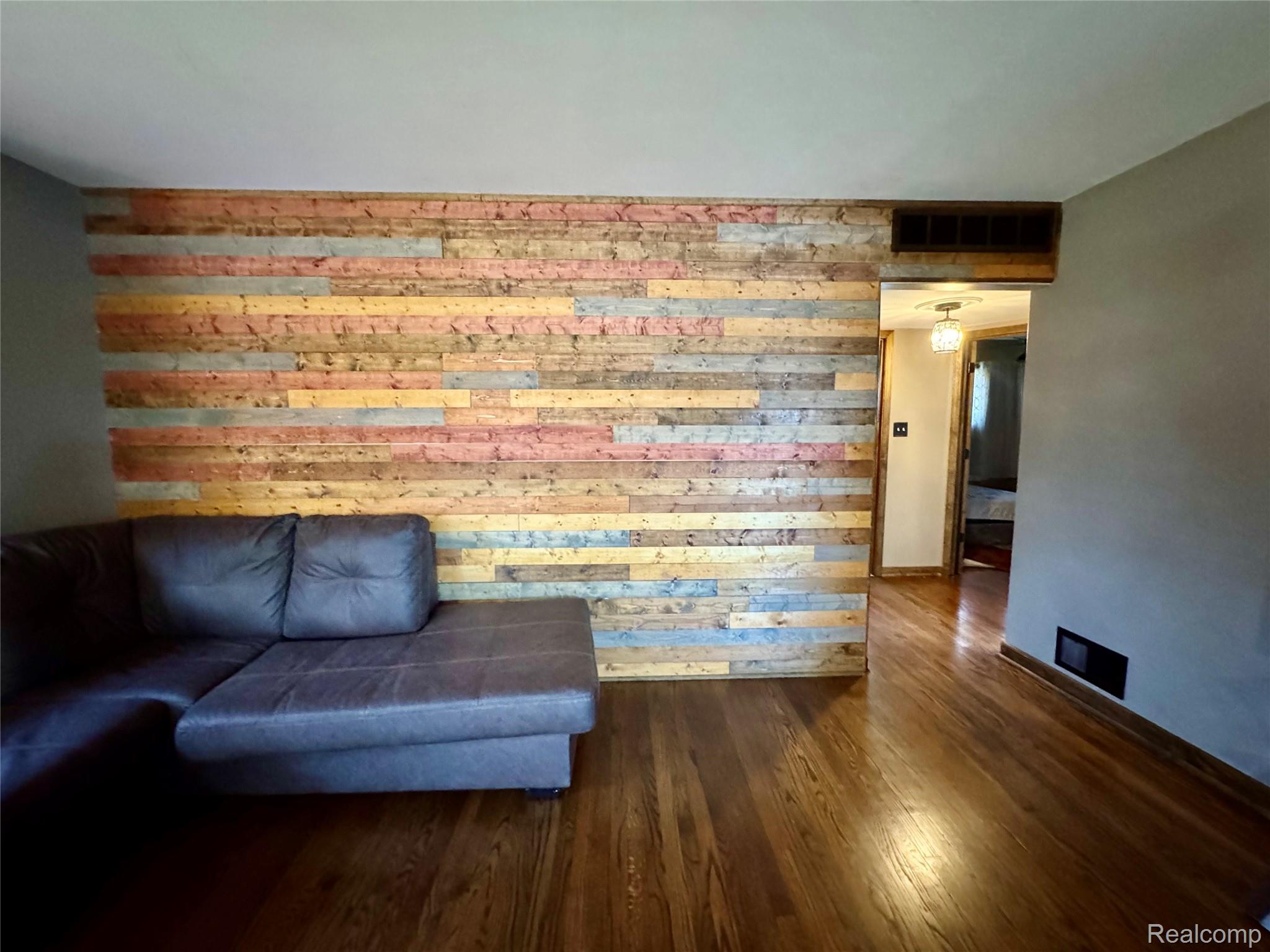 13093 Edison Street Property Photo 8