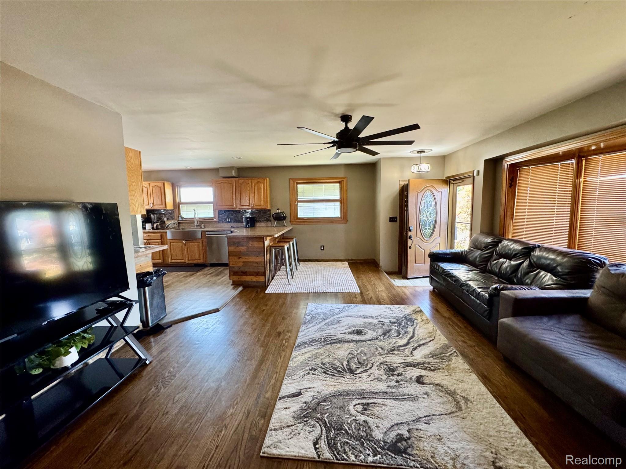 13093 Edison Street Property Photo 9