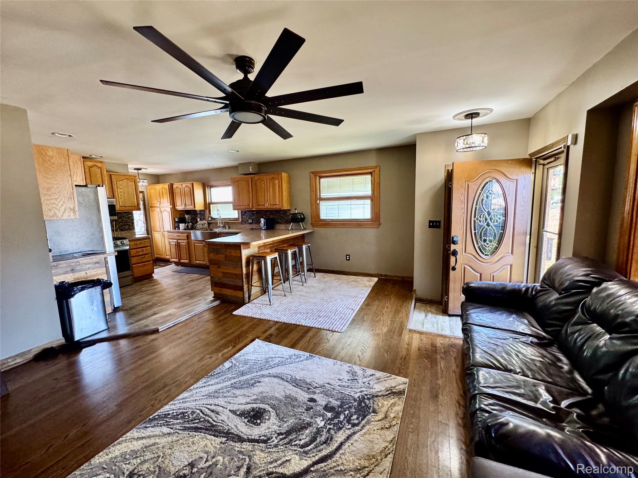 13093 Edison Street Property Photo 10