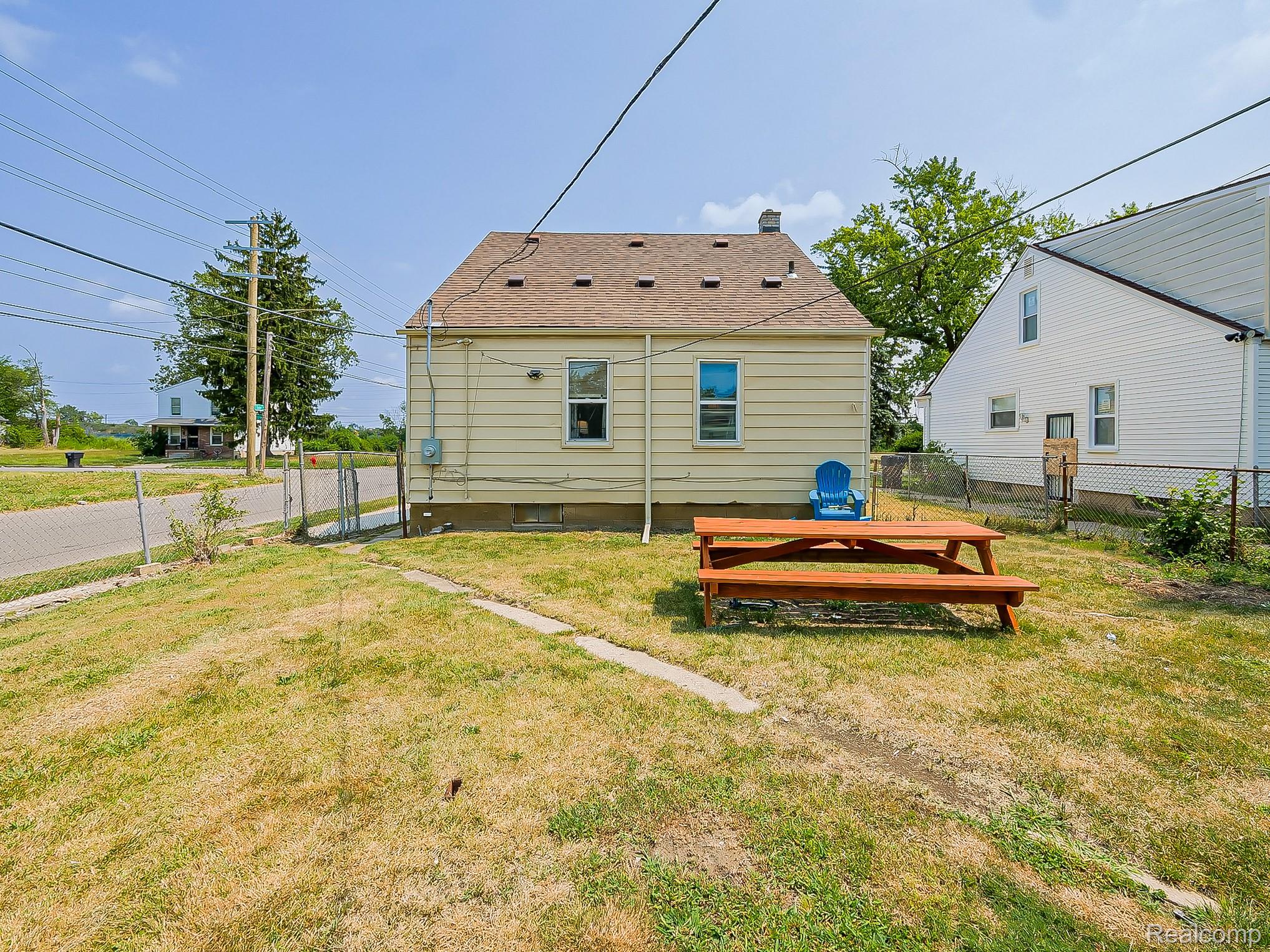 12877 Ardmore Street Property Photo 17