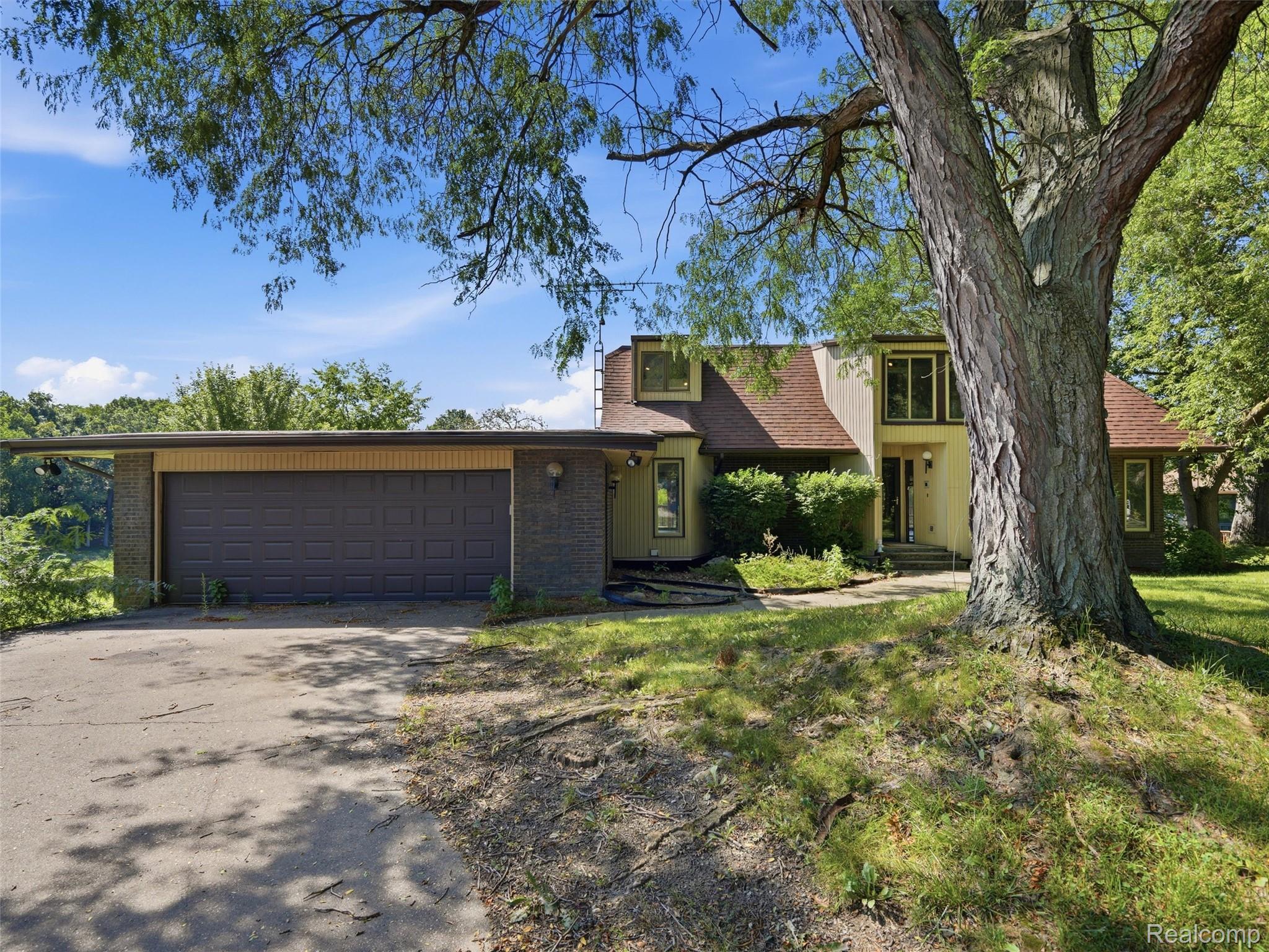 13490 Lakebrook Drive Property Photo 2