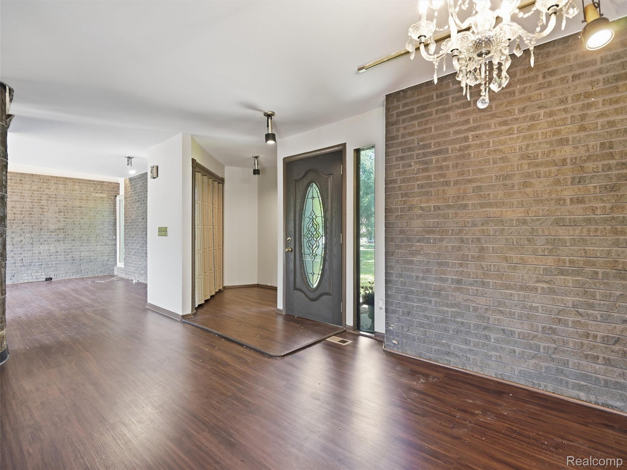 13490 Lakebrook Drive Property Photo 4