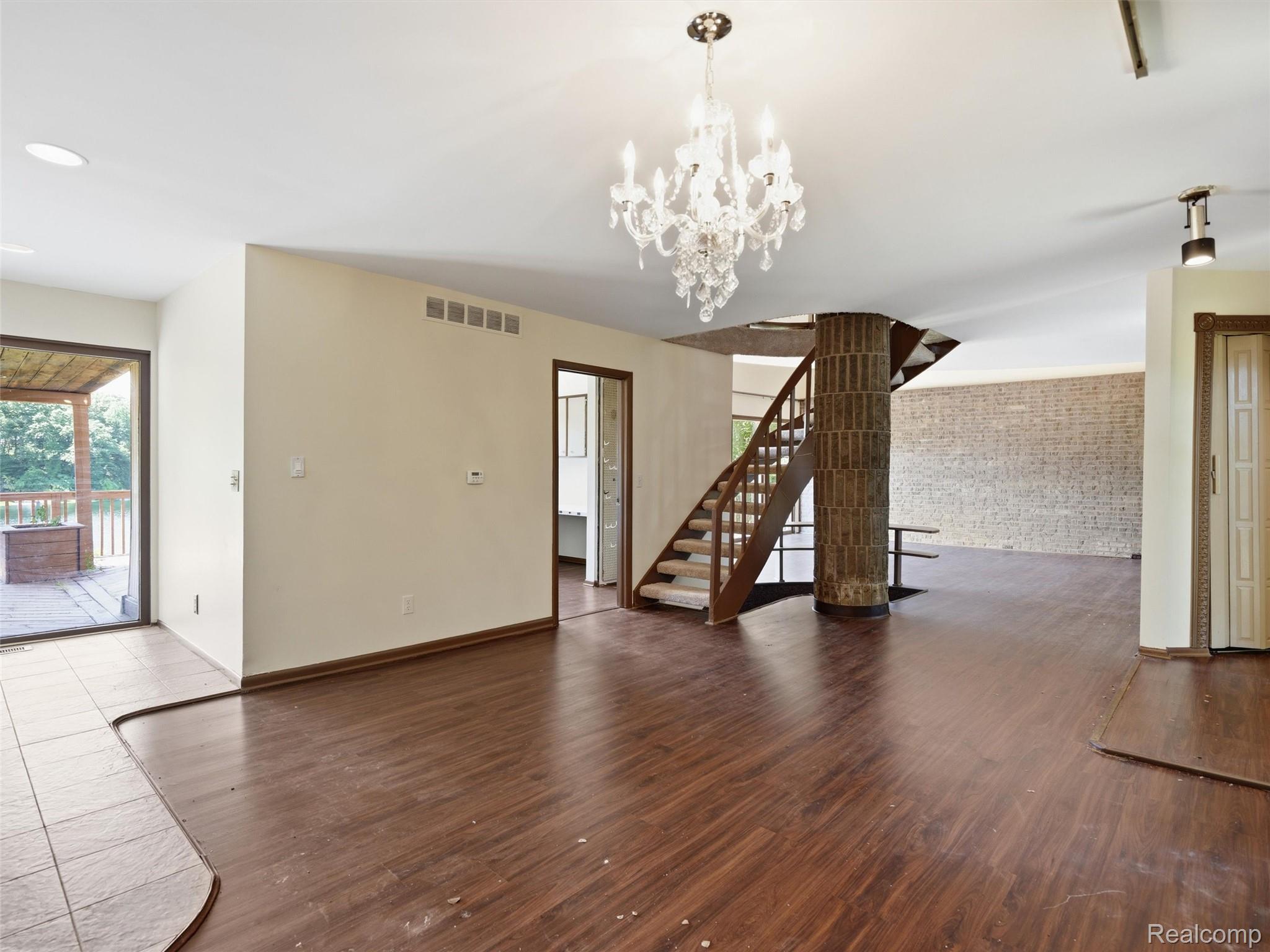 13490 Lakebrook Drive Property Photo 5