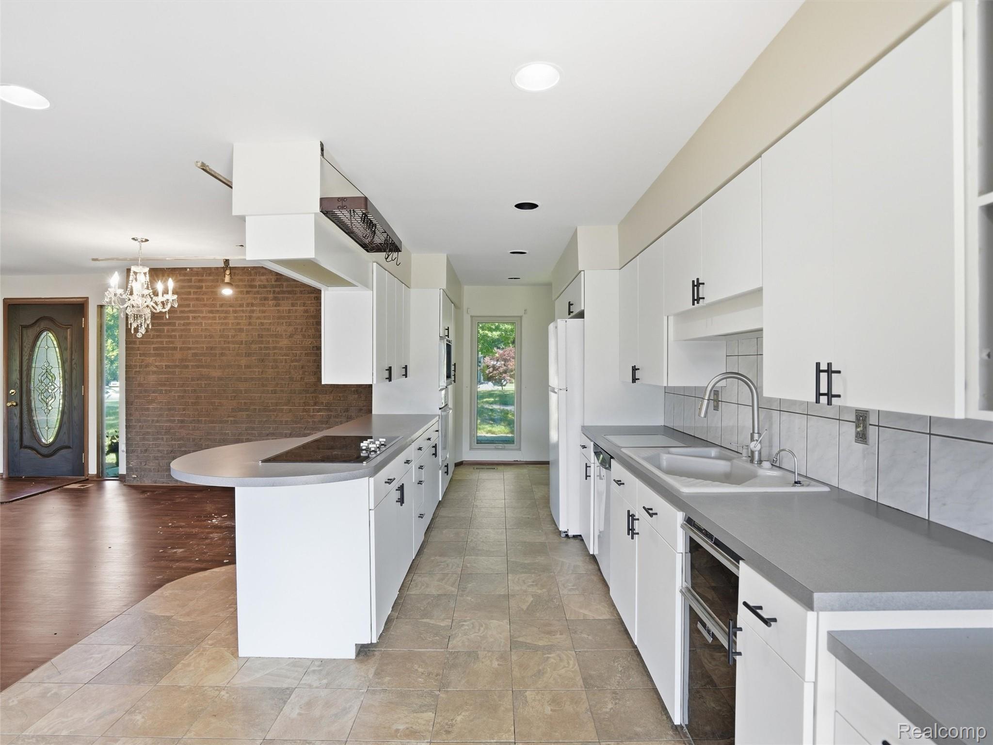 13490 Lakebrook Drive Property Photo 8